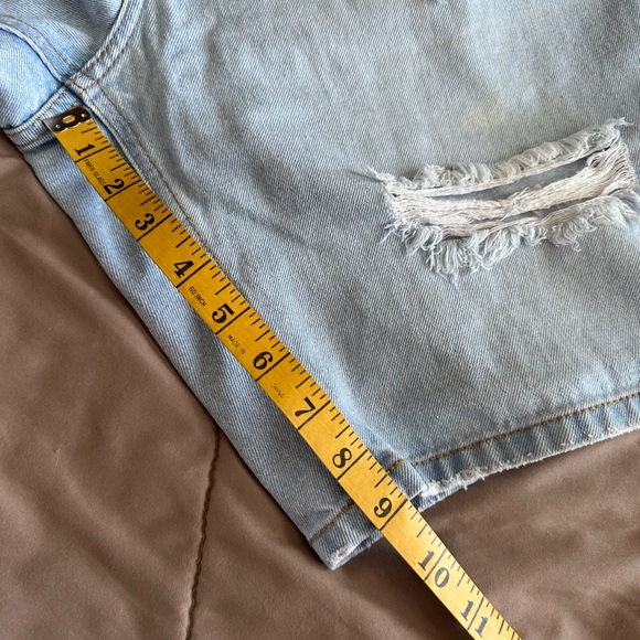 145 Men's Ripped Light Wash Denim Shorts 9" - Picture 2 of 4